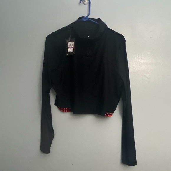 UNDER ARMOR SPORTS TOP - Picture 6 of 14